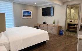 Colonial Hotel & Suites